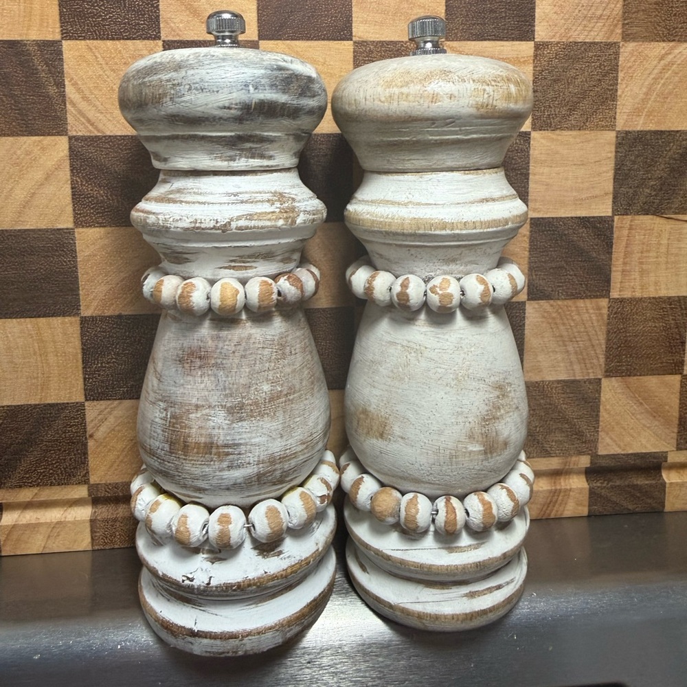 Mud Pie salt and pepper grinder